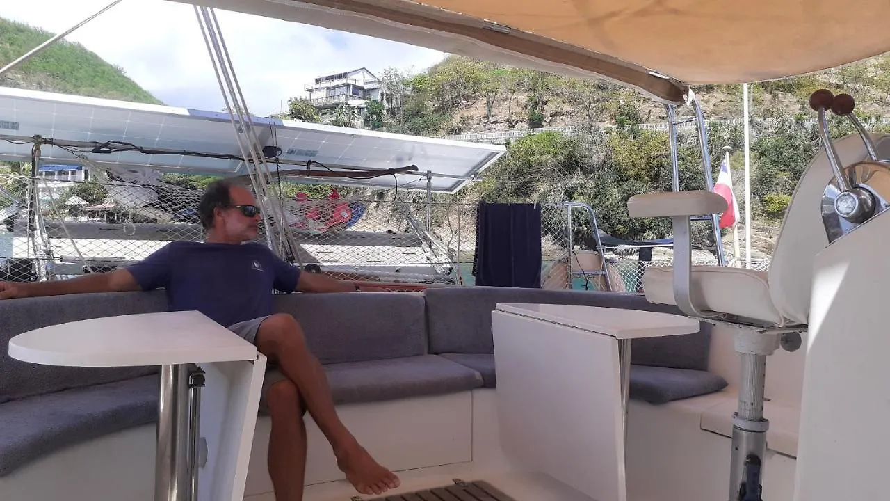 Catamaran Cypraea contacts